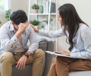 pyschologist talking to her patient