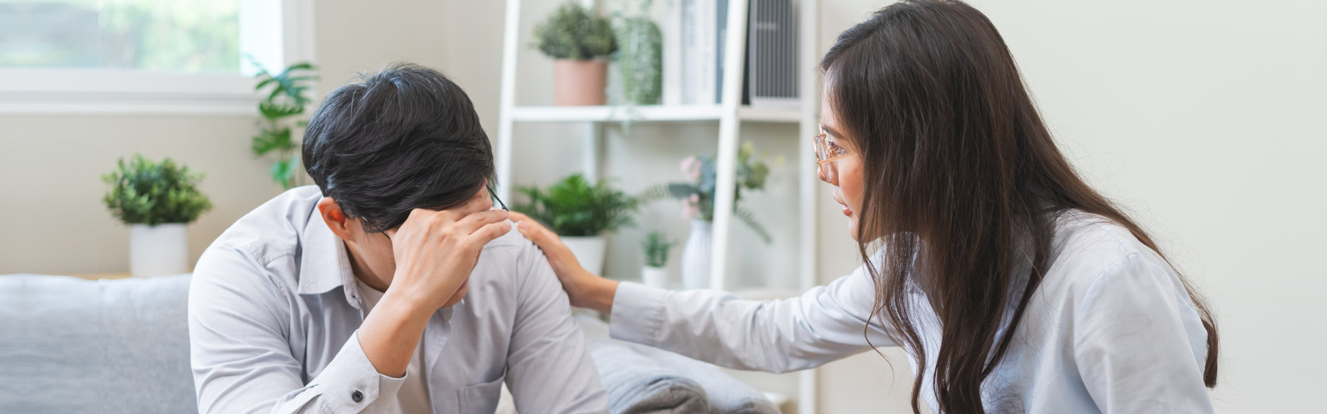 pyschologist talking to her patient